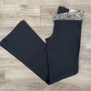 NWT 2011 VS Pink Yoga Pants - Small Short